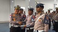 Empat Personel Sat PJR Ditlantas Polda Riau Terima Penghargaan atas Aksi Kemanusiaan.