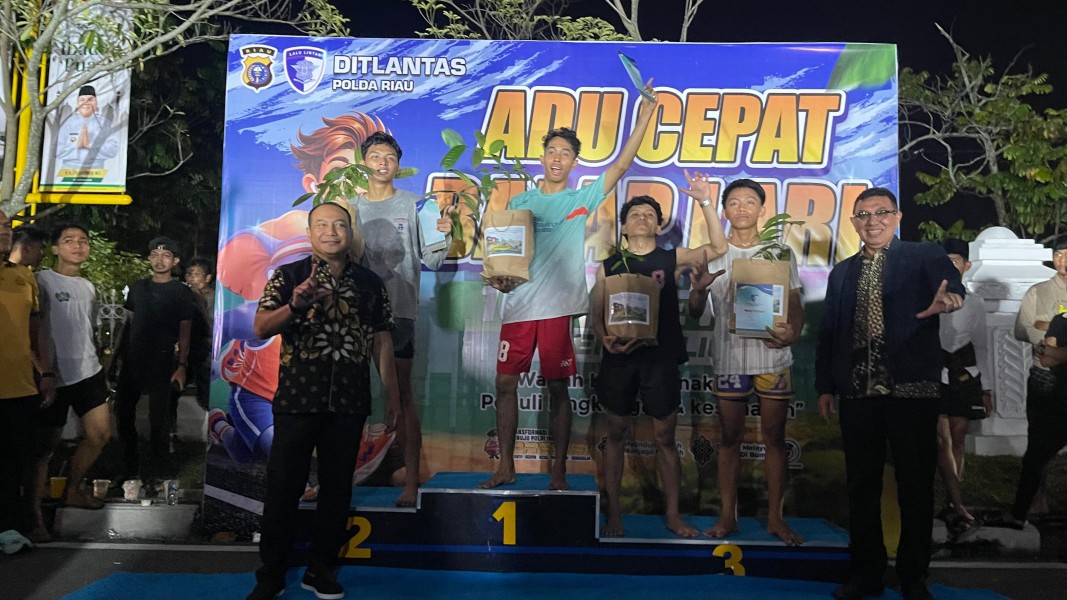 Malam Ramadhan Penuh Energi! Kapolda Riau Hadiri Adu Cepat Lari 100 Meter, Generasi Muda Sportif dan UMKM Laris Manis