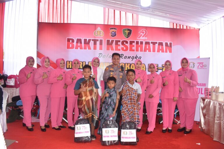 Dalam Rangka Menyambut Hari Bayangkara Ke 79 Polres Kampar Mengadakan Pengobatan Gratis Dan Donor Darah