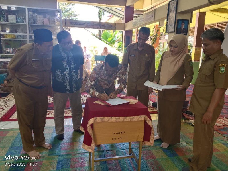 pertemuan dan silaturahmi antara pengurus Komite SMA Negeri 5 Pekanbaru dengan orangtua siswa baru kelas X, akhirnya terwujud