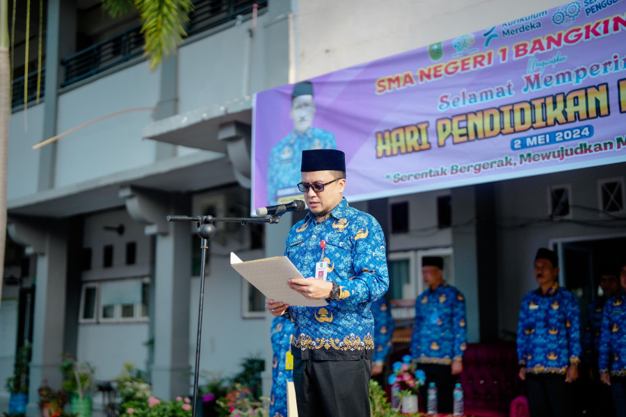 Kadisdik Riau Jadi Irup Upacara Hardiknas di SMA Negeri 1 Kota Bangkinang
