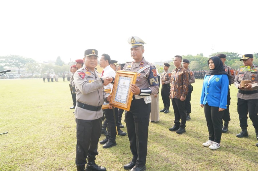 4 Personel Sat PJR Ditlantas Polda Riau Raih Penghargaan, Kiprah Ditlantas Melalui Program “Polantas Penolong” Semakin Dirasakan Masyarakat.