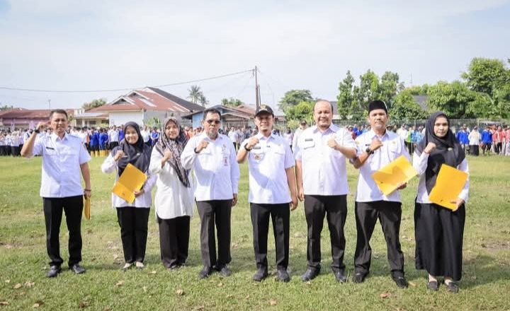 Agung Nugroho SE,MM Lepas Ratusan ASN Yang Ditugaskan Di 4 Kecamatan DiKota Pekanbaru.
