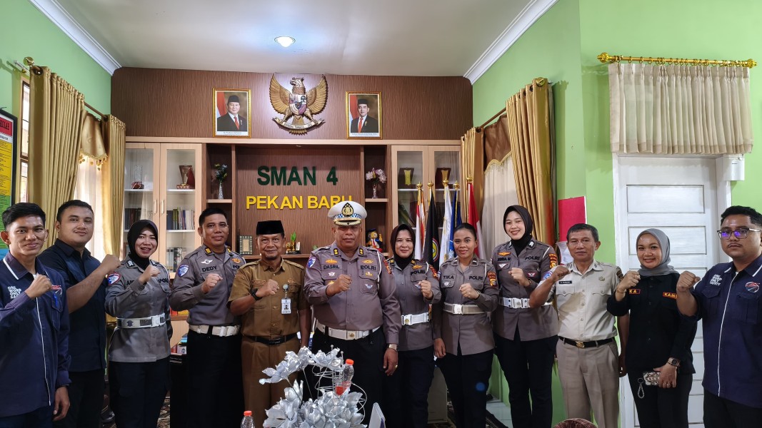 Aula SMAN 4 Pekanbaru Bergemuruh, Ditlantas Polda Riau Gaungkan Keselamatan Lalu Lintas dan Green Policing Sejak Dini