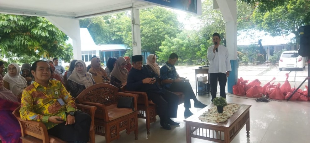 SMAN 8 Pekanbaru Memberikan Bansos Sebanyak 611.