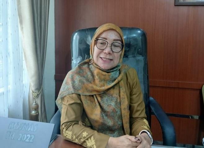 Kepsek SMAN 9 Dra.Darmina M.Pd Menyambut Gembira Atas Suksesnya Acara CLASS Meeting Yang Dilaksanakan Oleh OSIS Bersama Presiden University Dan Calvino