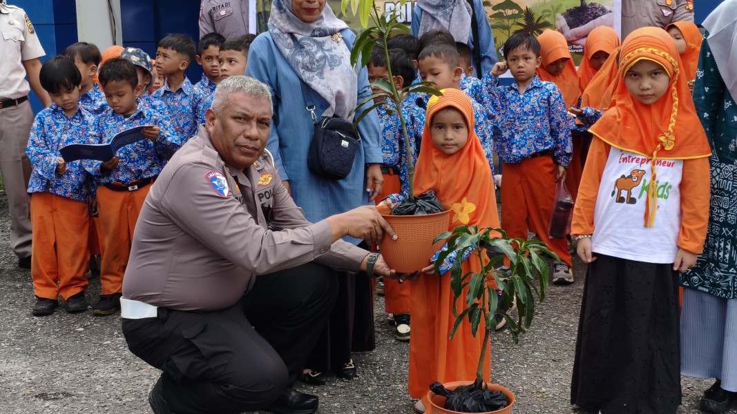 Ditlantas Polda Riau Tanamkan Budaya Tertib Lalu Lintas dan Cinta Lingkungan Sejak Usia Dini.