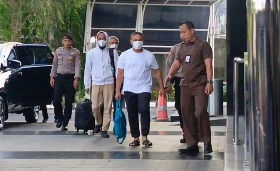 Detik-detik KPK Gelandang para Terduga Koruptor Riau ke Jakarta