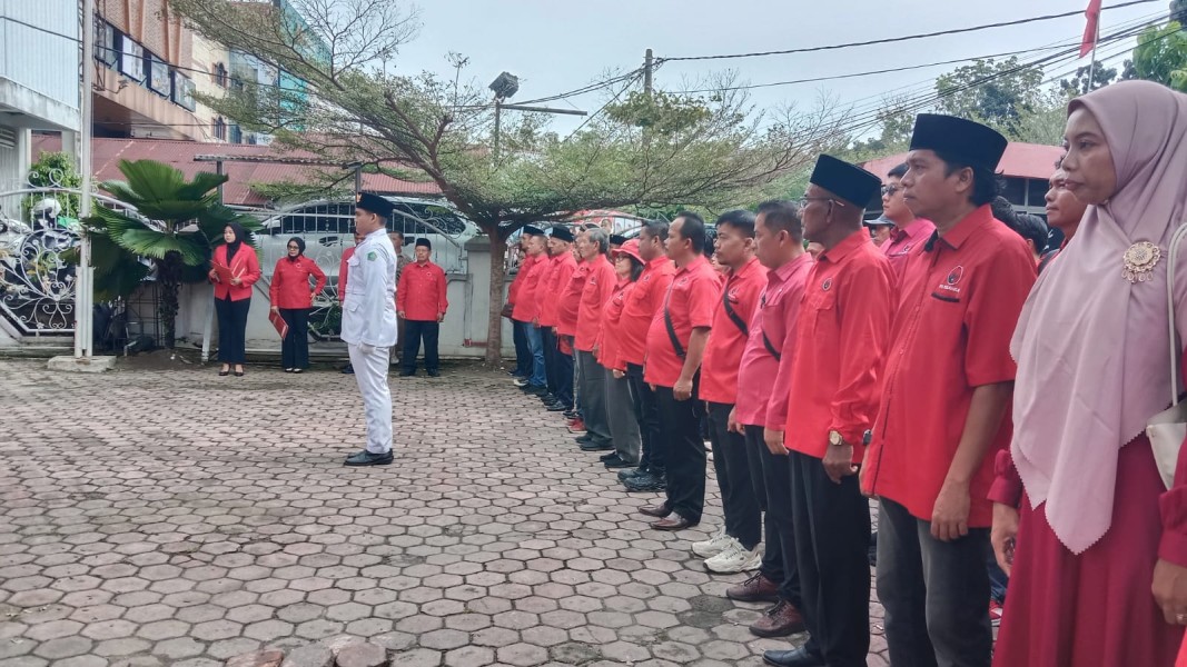 Dalam rangka memperingati Hari Lahir ( Harlah) Pancasila, Dewan Pimpinan Daerah ( DPD)   Partai Demokrasi Indonesia Perjuangan         (PDI-P) Riau Menggelar Upacara Pengibaran Bendera Merah Putih.