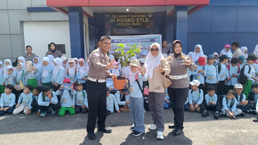 Ditlantas Polda Riau Tanamkan Budaya Tertib Berlalu Lintas Sejak Dini serta Edukasi Green Policing.